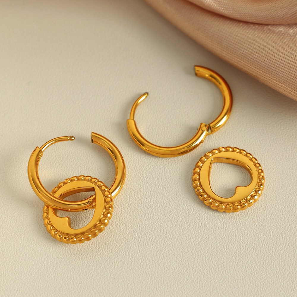 1 par de pendientes colgantes de acero inoxidable chapados en oro de 18 quilates con forma de corazón de serie simple para mujer h5 